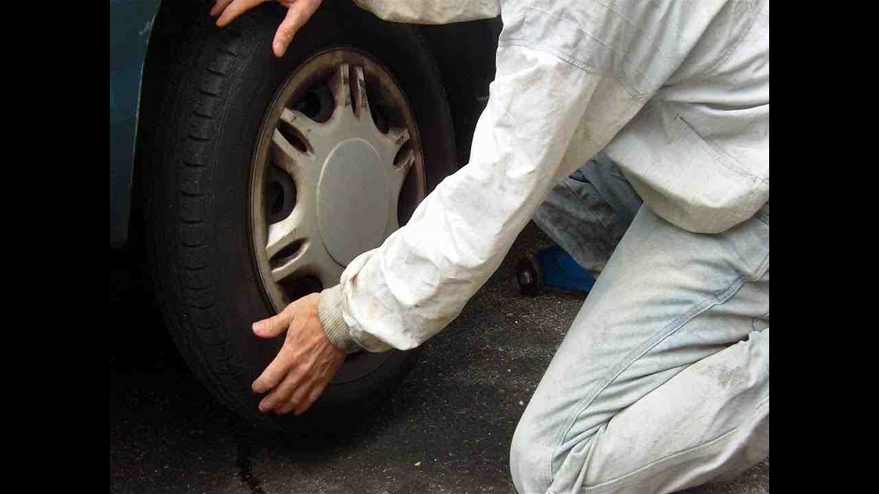 Comment reconnaître le pneu gauche droit?