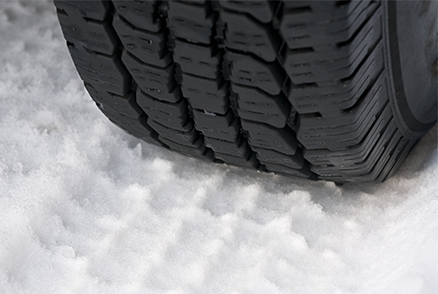 Est-il dangereux de conduire avec des pneus hiver en été?