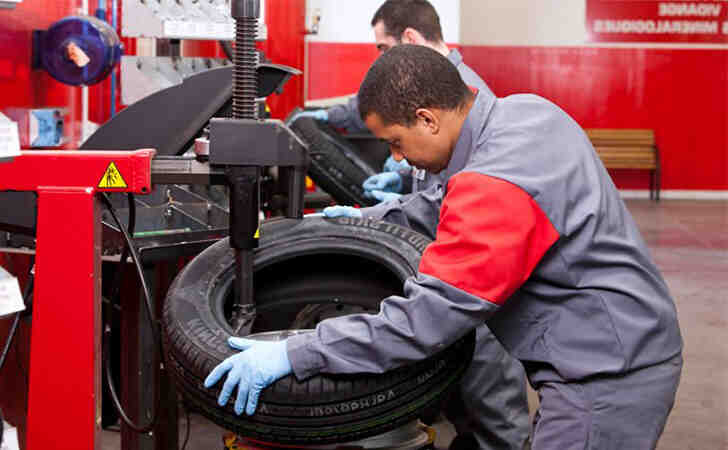 Quel pneu s'use le plus vite, à l'avant ou à l'arrière?